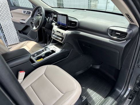 Used 2022 Ford Explorer XLT w/ Equipment Group 202A image 24