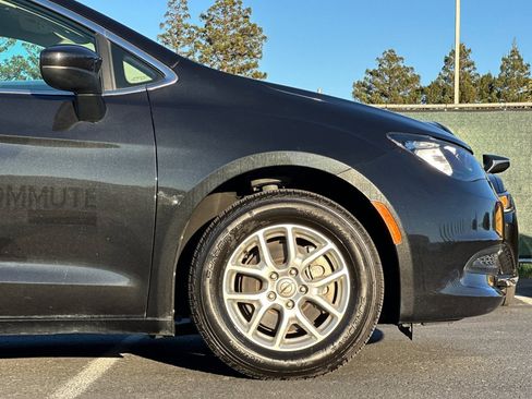 Used 2021 Chrysler Voyager Lxi image 35