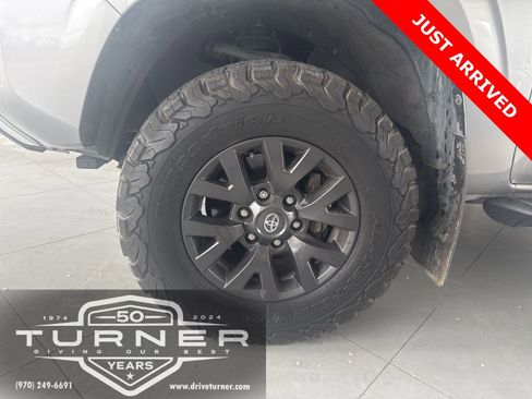 Certified 2020 Toyota Tacoma SR5 image 3