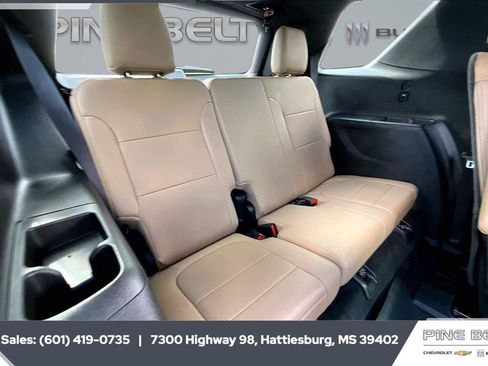 Used 2022 Chevrolet Traverse Premier FWD image 21