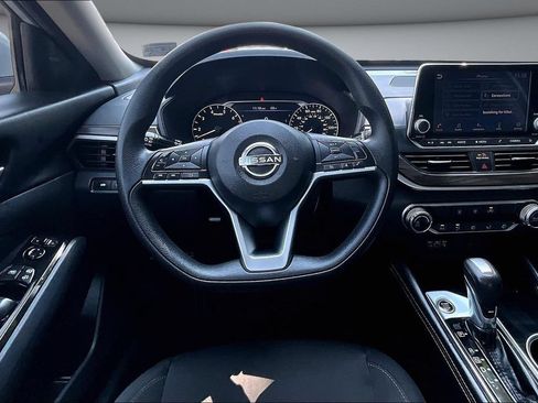 Used 2023 Nissan Altima 2.5 SV FWD image 8