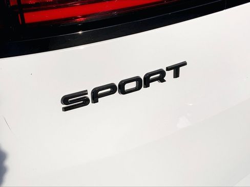 Used 2025 Land Rover Range Rover Sport Dynamic SE image 9