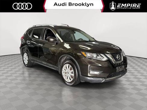 Used 2017 Nissan Rogue SV w/ SV Family Package AWD/4WD image 1