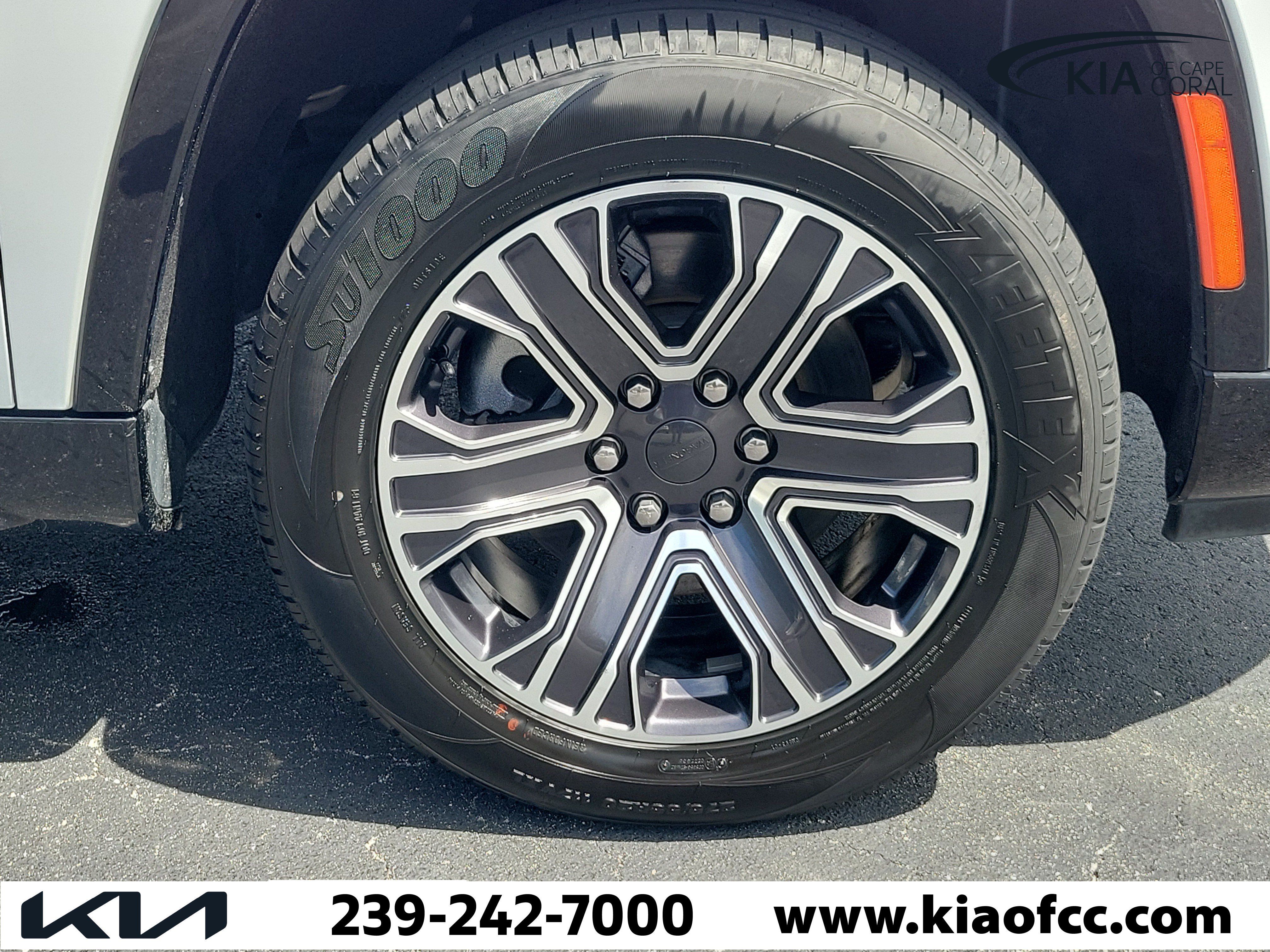 Used 2024 Jeep Wagoneer Series II AWD/4WD image 8