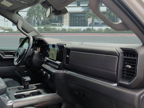 Used 2022 Chevrolet Silverado 1500 LTZ AWD/4WD image 28