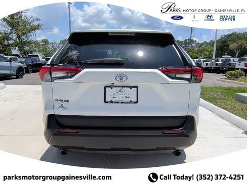 Used 2021 Toyota RAV4 LE FWD image 13