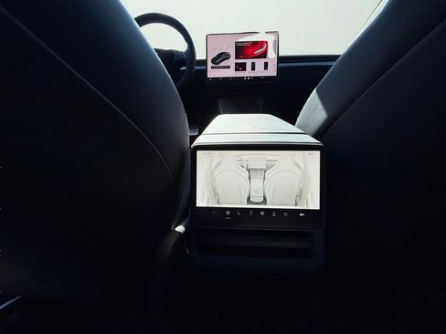 Used 2024 Tesla Model 3 Performance image 9