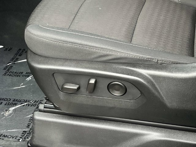 Used 2025 Chevrolet Silverado 1500 LT AWD/4WD image 27