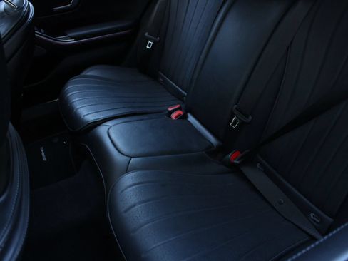 Used 2022 Mercedes-Benz S 580 4MATIC Sedan w/ AMG Line Package image 19