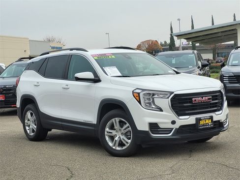 Used 2023 GMC Terrain SLE w/ Driver Convenience Package image 2