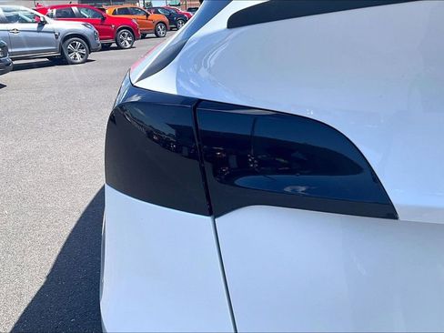Used 2021 Tesla Model Y Long Range AWD/4WD image 28