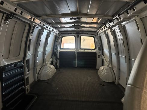 Used 2019 GMC Savana 2500 Extended RWD image 12