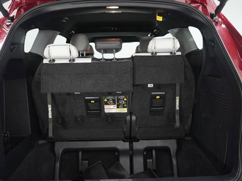 Used 2025 Toyota Sienna XSE FWD image 9