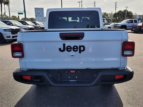 Used 2026 Jeep Gladiator Sport image 6
