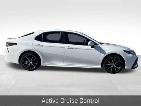 Used 2024 Toyota Camry SE image 8