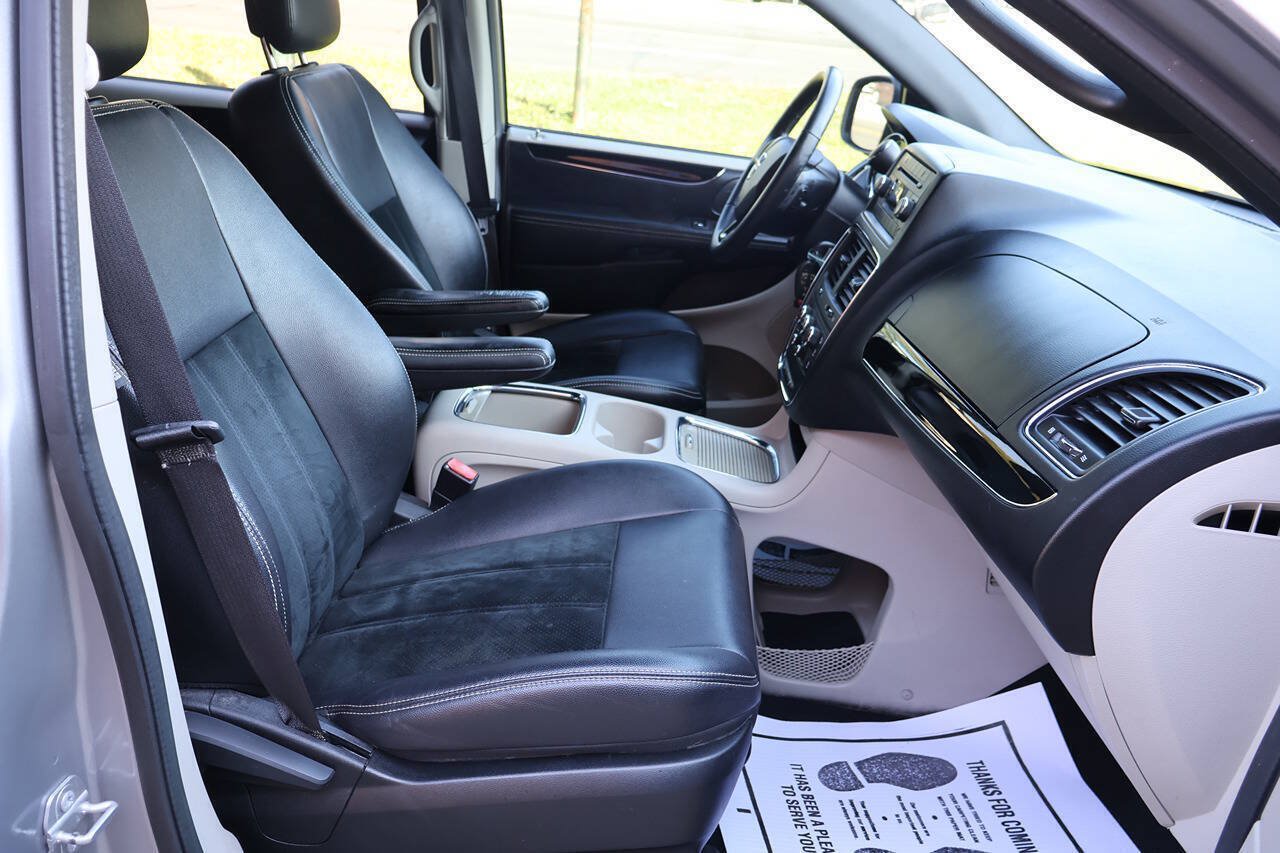 Used 2017 Dodge Grand Caravan SXT FWD image 22