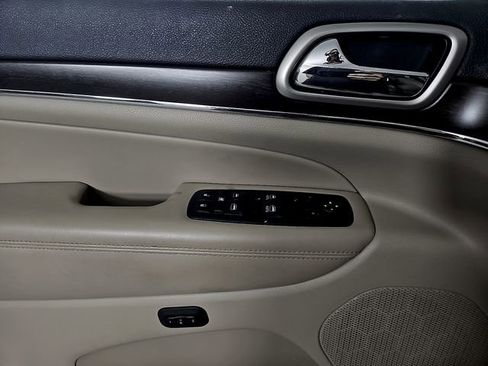 Used 2017 Jeep Grand Cherokee Limited w/ Luxury Group II image 12