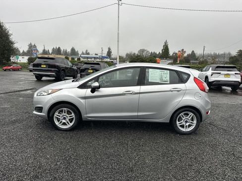 Used 2018 Ford Fiesta SE image 2