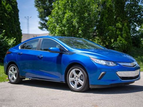 Used 2017 Chevrolet Volt LT w/ Comfort Package FWD image 3