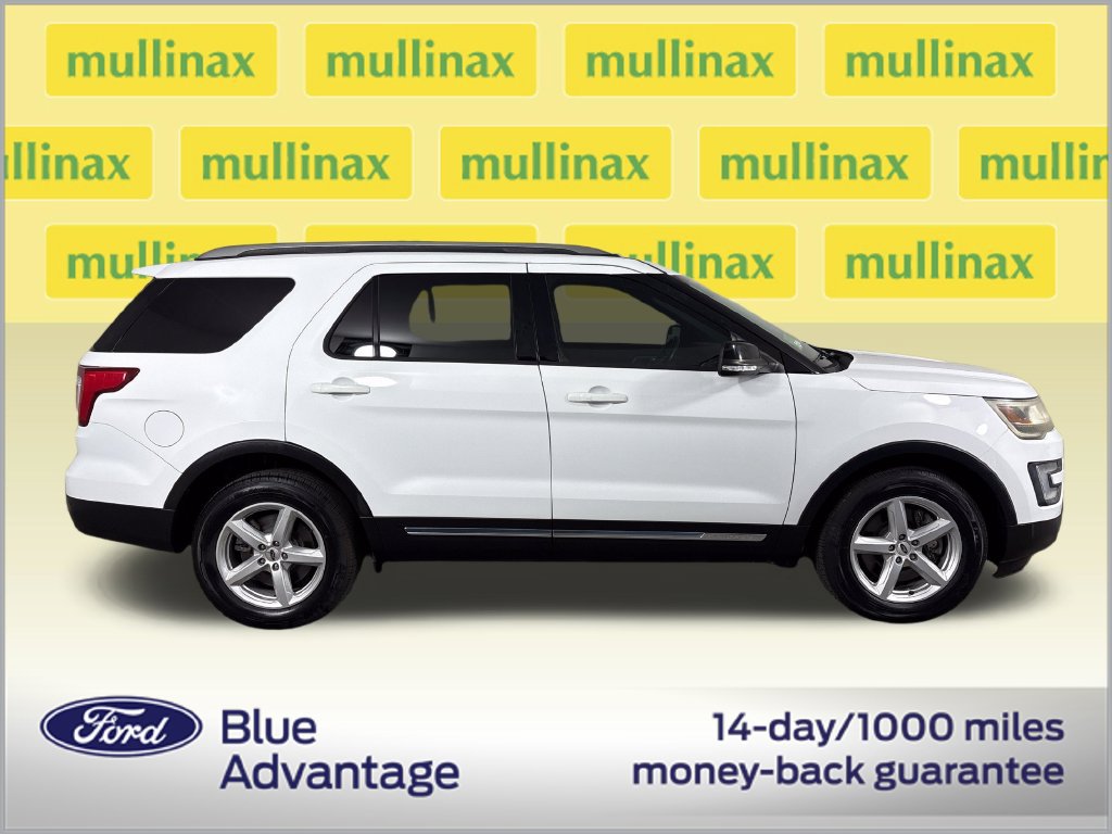Used 2017 Ford Explorer XLT w/ Equipment Group 202A FWD image 4
