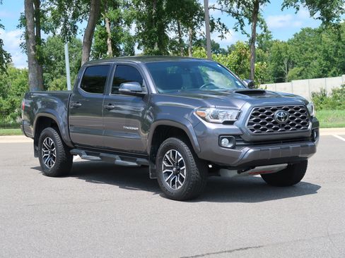 Used 2021 Toyota Tacoma TRD Sport w/ Technology Package RWD image 5