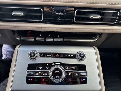 Certified 2023 Lincoln Aviator Standard w/ Premium Package image 23