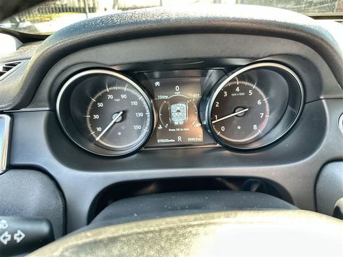 Used 2019 Land Rover Discovery Sport SE image 30