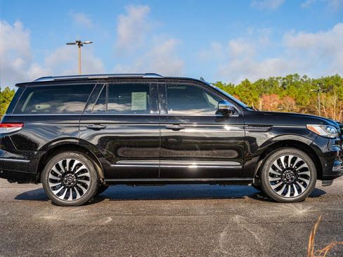Used 2022 Lincoln Navigator Black Label image 10