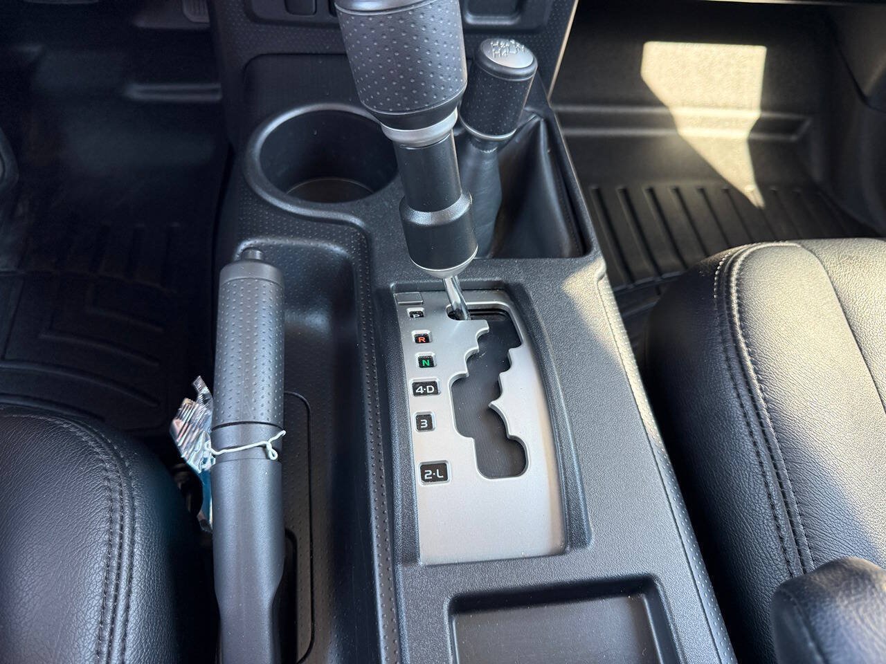 Used 2008 Toyota FJ Cruiser 4WD image 40