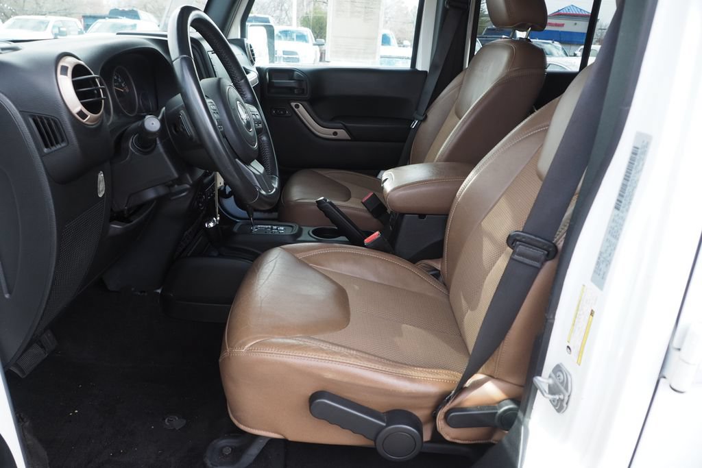 Used 2017 Jeep Wrangler Unlimited Sahara AWD/4WD image 13