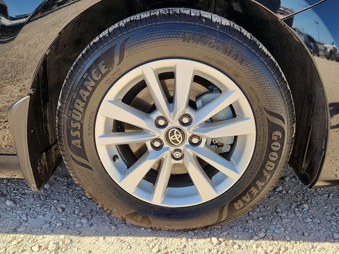 Used 2025 Toyota Camry LE image 7