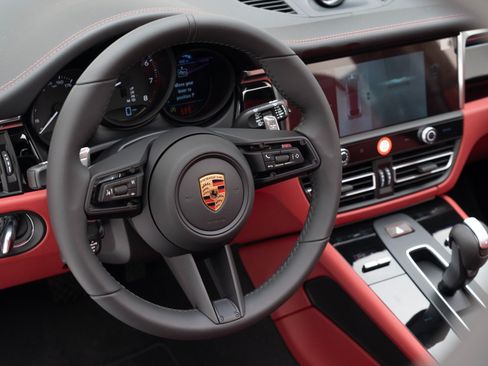 Certified 2026 Porsche Macan AWD/4WD image 20