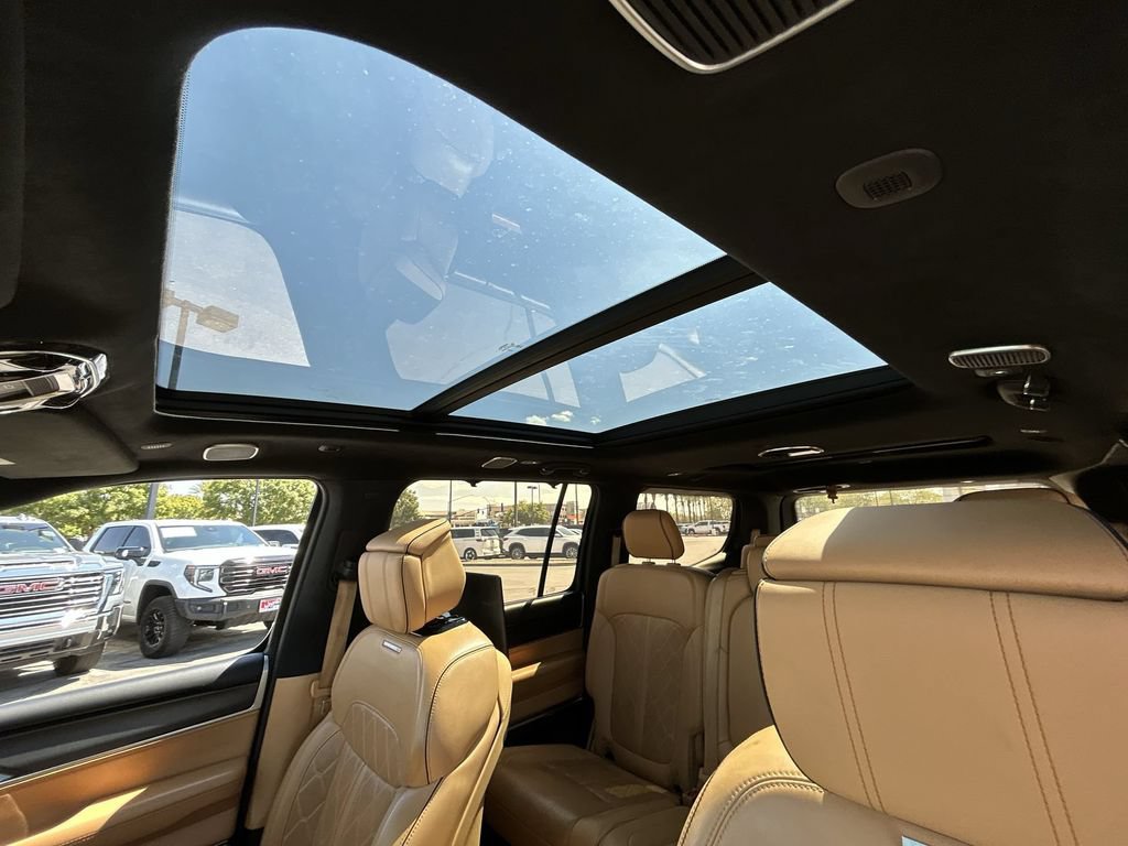 Used 2024 Jeep Grand Wagoneer Series III w/ Rear Seat Video Group 1 AWD/4WD image 19