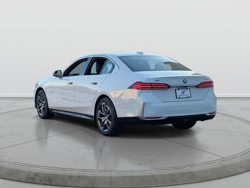 Used 2026 BMW 530i xDrive AWD/4WD image 5