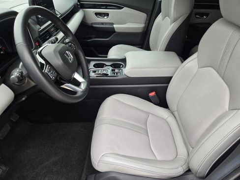 Certified 2024 Honda Pilot Touring image 9
