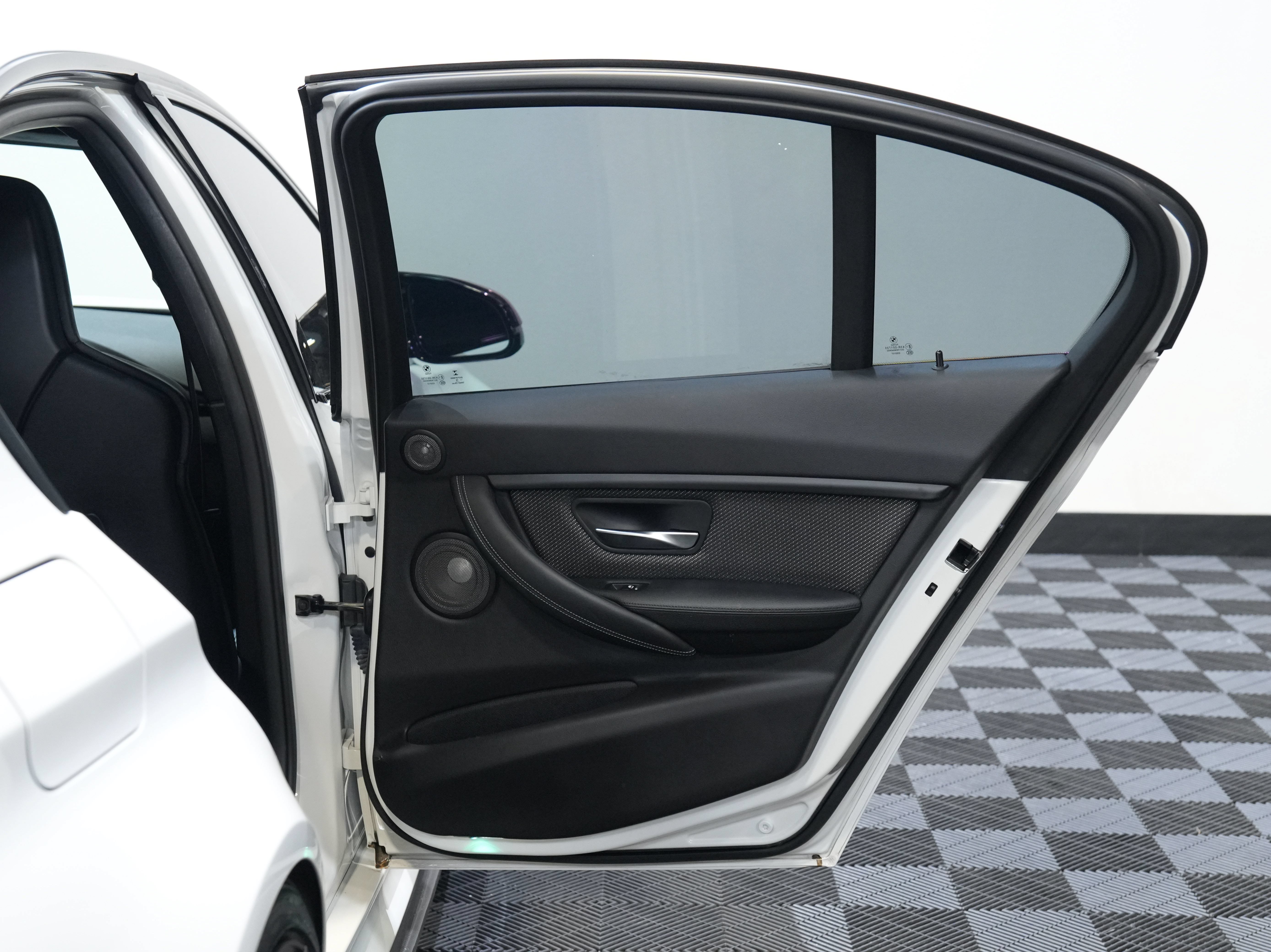Used 2017 BMW M3 RWD image 28