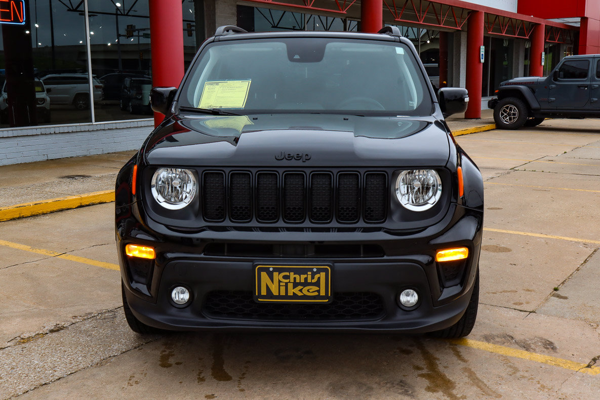 Used 2023 Jeep Renegade Altitude w/ Sun/Sound Group AWD/4WD image 3