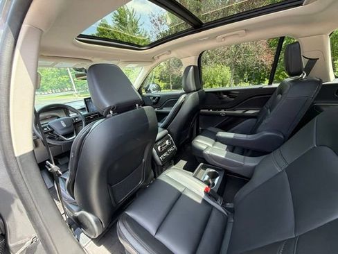 Used 2024 Lincoln Aviator AWD w/ Premium Package image 23