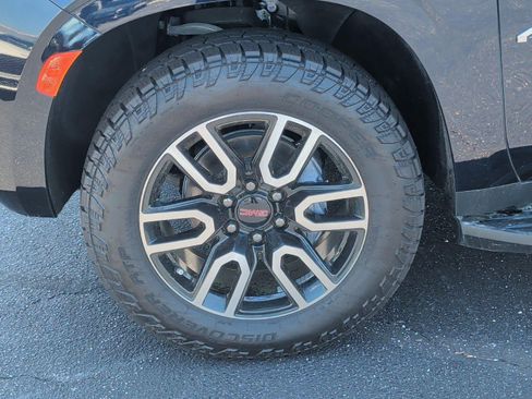 Used 2024 GMC Yukon AT4 AWD/4WD image 10