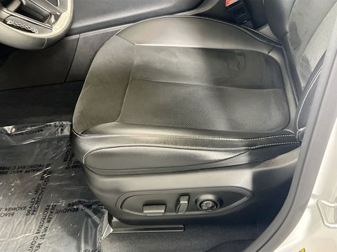 Used 2023 Jeep Grand Cherokee Altitude image 17