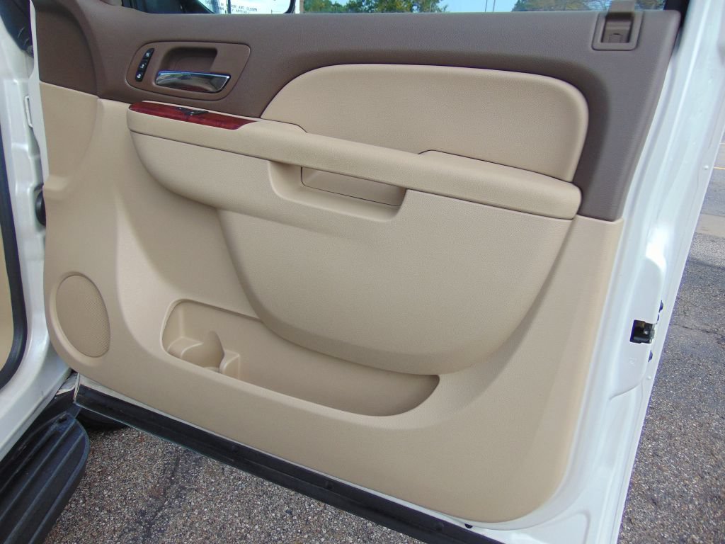 Used 2010 Chevrolet Avalanche LTZ AWD/4WD image 26