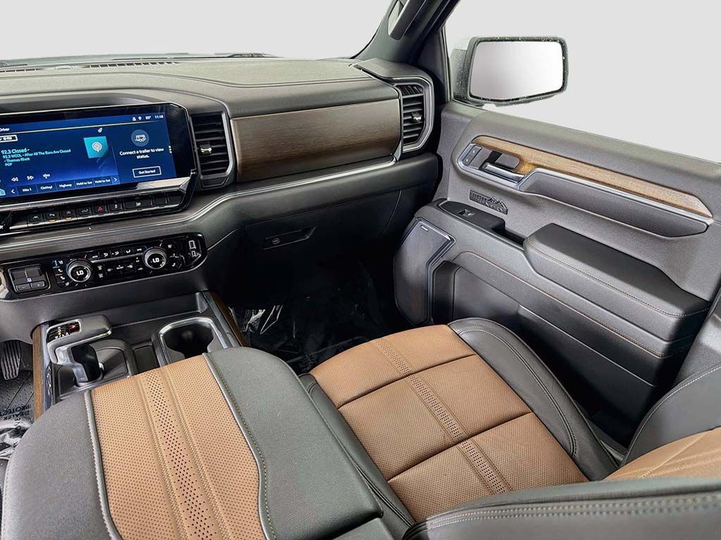 Used 2024 Chevrolet Silverado 1500 High Country w/ Technology Package AWD/4WD image 30
