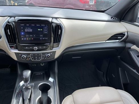 Used 2022 Chevrolet Traverse Premier FWD image 11