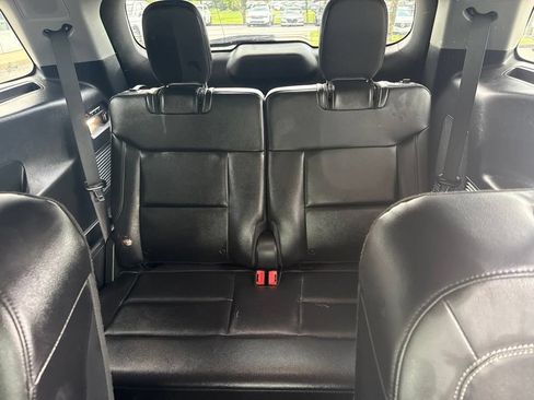 Used 2023 Ford Explorer Limited w/ Limited Technology Package RWD image 10