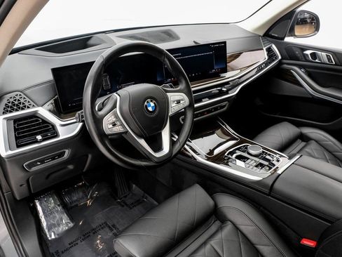 Used 2024 BMW X7 xDrive40i w/ Premium Package AWD/4WD image 5