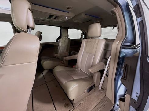 Used 2013 Chrysler Town & Country Limited w/ Luxury Group FWD image 24