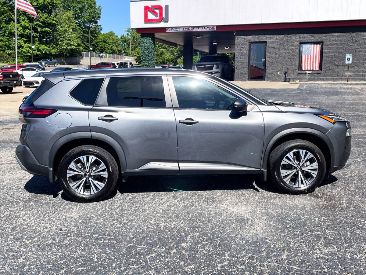 Used 2022 Nissan Rogue SV FWD image 4