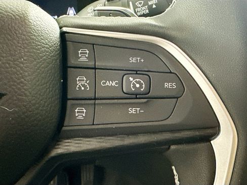 Certified 2025 Jeep Grand Cherokee Laredo X w/ Luxury Tech Group I AWD/4WD image 13