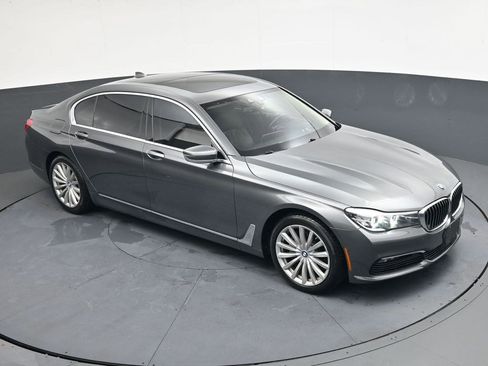 Used 2018 BMW 740i RWD image 18