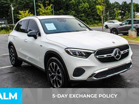 Used 2025 Mercedes-Benz GLC 350e 4MATIC image 3